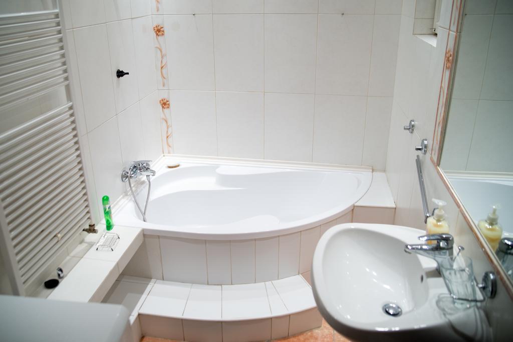Jokai Ter Apartment บูดาเปสต์ ภายนอก รูปภาพ